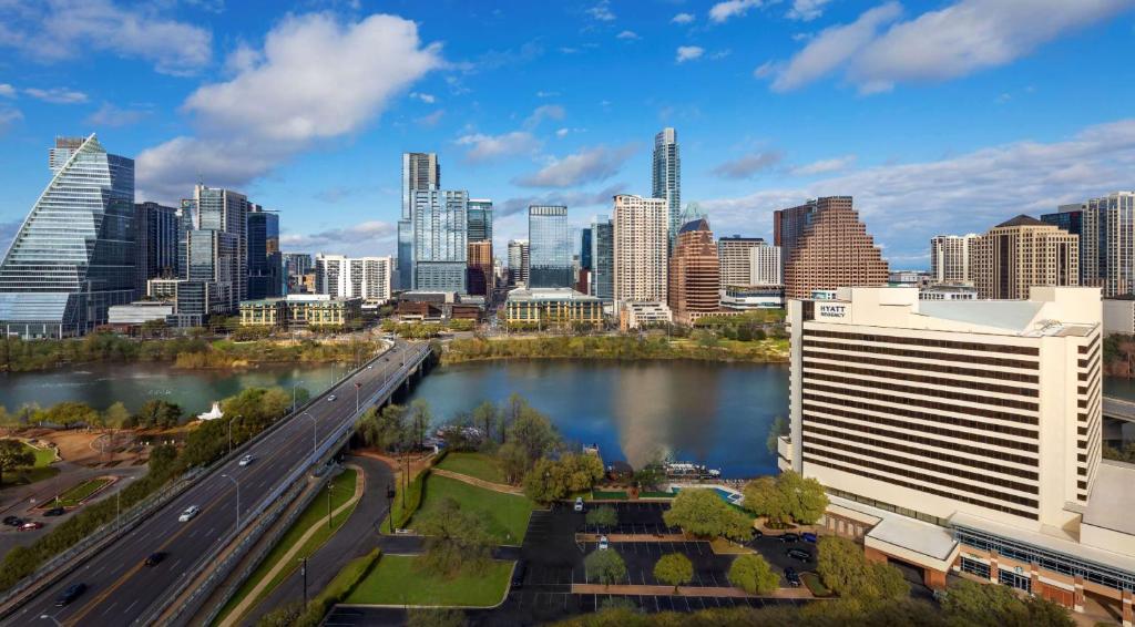 Image of city skyline